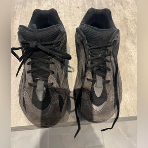 100% Authentic Yeezy size 7